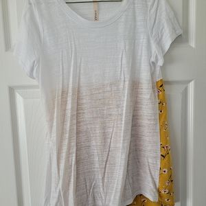 Gilli white blouse with floral detail on back. Size medium.